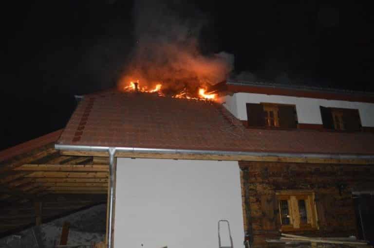 Brand_Dach_120117