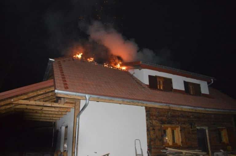 Brand_Dach_120117